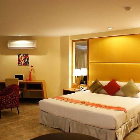 Bella Villa Metro Pattaya Extérieur photo