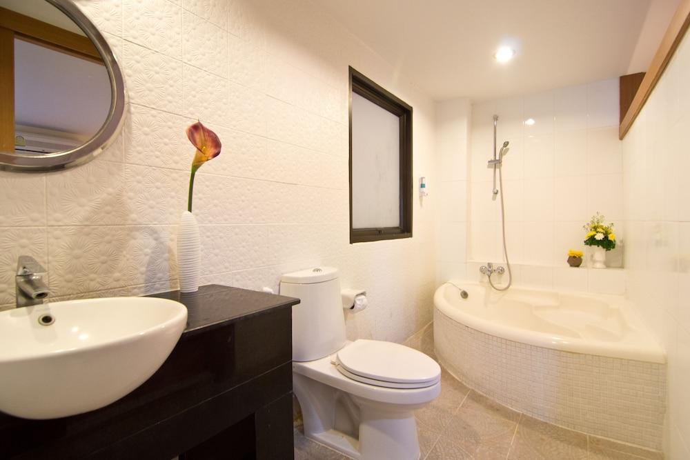 Bella Villa Metro Pattaya Extérieur photo
